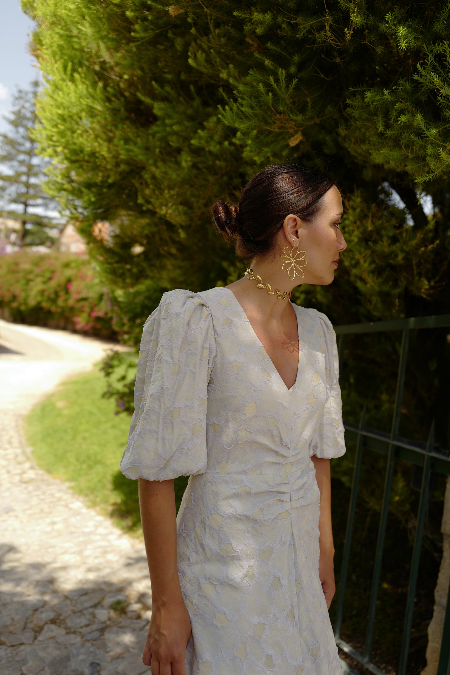Vestido floral amarelo e lilás