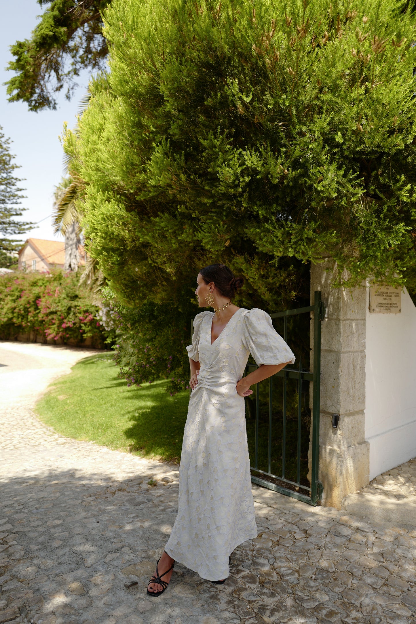 Vestido floral amarelo e lilás