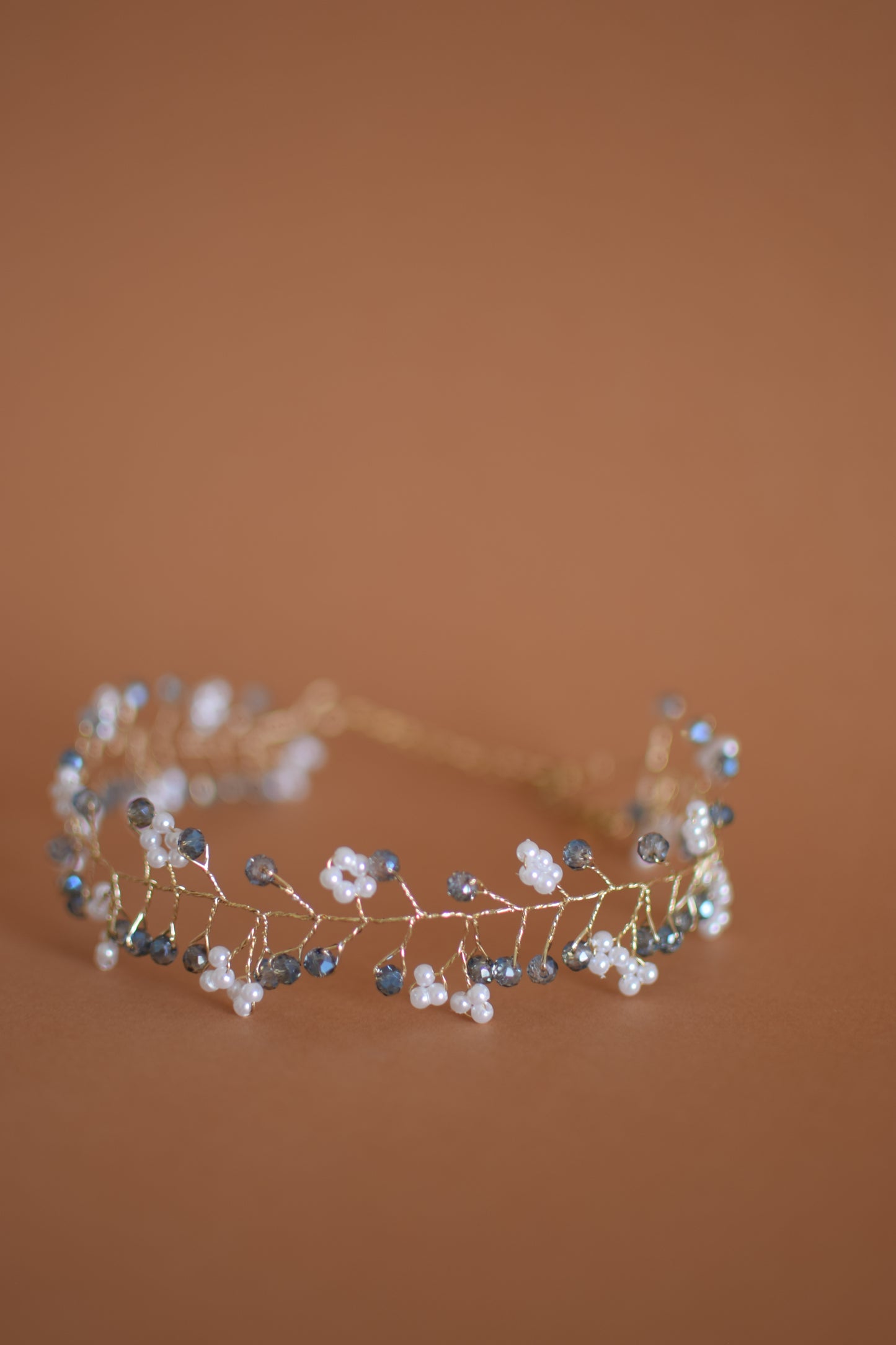Gargantilha fina flores e azul