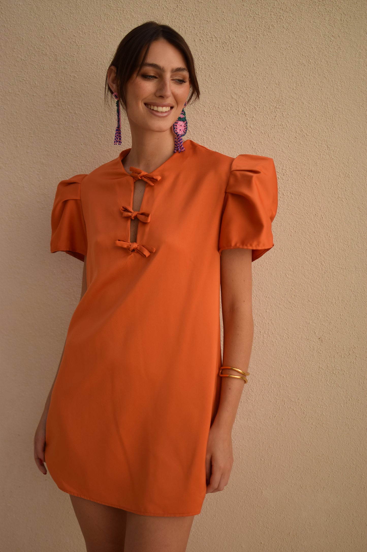 Vestido curto cor-de-laranja