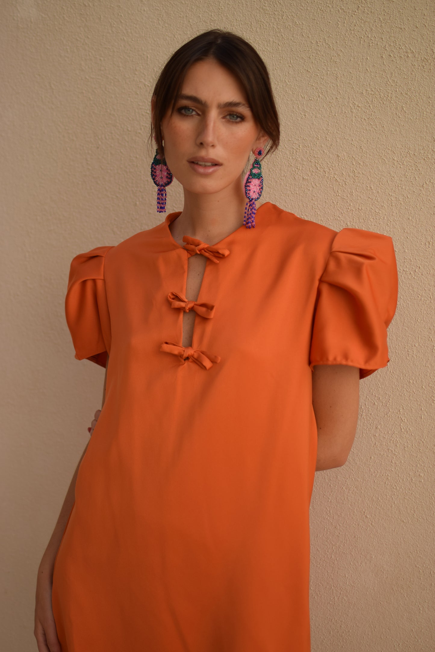 Vestido curto cor-de-laranja